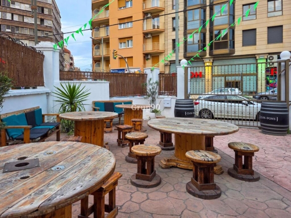 Imagen 4 de ? ¡OPORTUNIDAD DE TRASPASO EN LLEIDA! BAR MUSICAL CON POSIBILIDAD DE RESTAURANTE O CAFETERÍA ??️