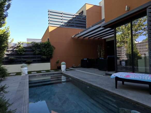 Imagen 2 de Descubre tu Nuevo Estilo de Vida: Chalet en Valparaíso con zonas comunes