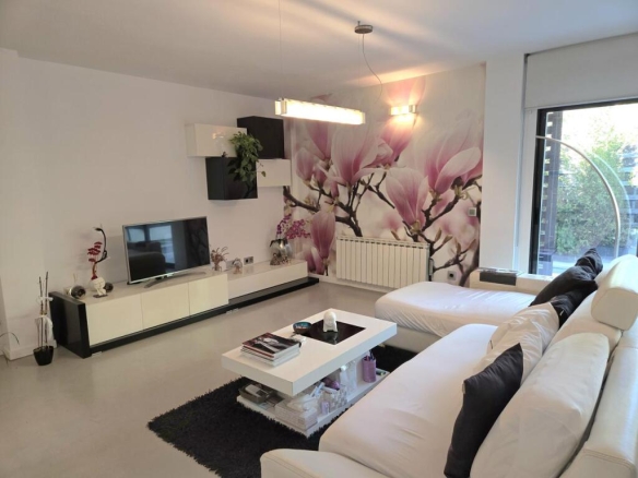 Imagen 4 de Descubre tu Nuevo Estilo de Vida: Chalet en Valparaíso con zonas comunes