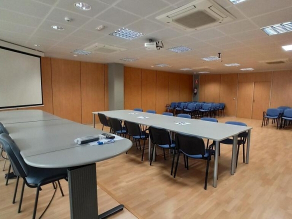 Imagen 1 de EXCLUSIVA APIALIA: Amplia y funcional oficina en venta – ¡Lista para empezar a trabajar!