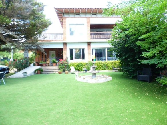 jardín y 2.600 m² de parcela privada