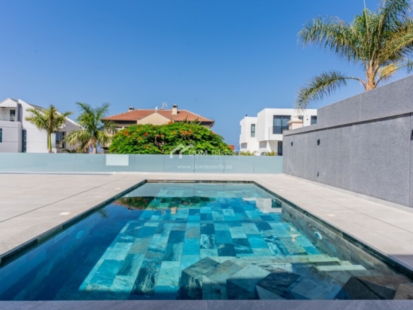 Imagen 2 de Casa-Chalet en Venta en Adeje Santa Cruz de Tenerife