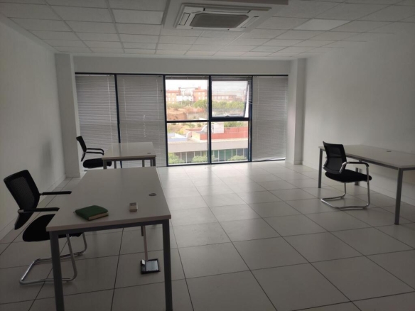 Imagen 3 de OFICINA OPERATIVA EN ED. EMBLEMÁTICO EN ALQUILER