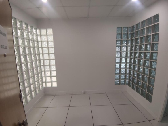 Imagen 4 de OFICINA OPERATIVA EN ED. EMBLEMÁTICO EN ALQUILER