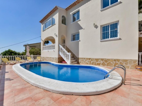 Imagen 2 de Chalet perfecto para una o dos familias con piscina y vista al mar ¡Oportunidad en Montemar!