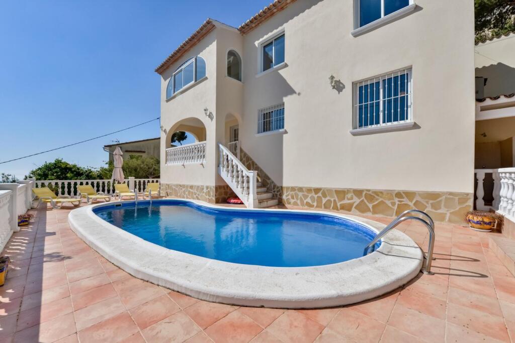 Imagen 2 de Chalet perfecto para una o dos familias con piscina y vista al mar ¡Oportunidad en Montemar!