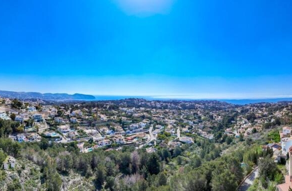 Imagen 3 de Chalet perfecto para una o dos familias con piscina y vista al mar ¡Oportunidad en Montemar!