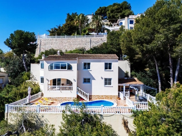 Imagen 1 de Chalet perfecto para una o dos familias con piscina y vista al mar ¡Oportunidad en Montemar!