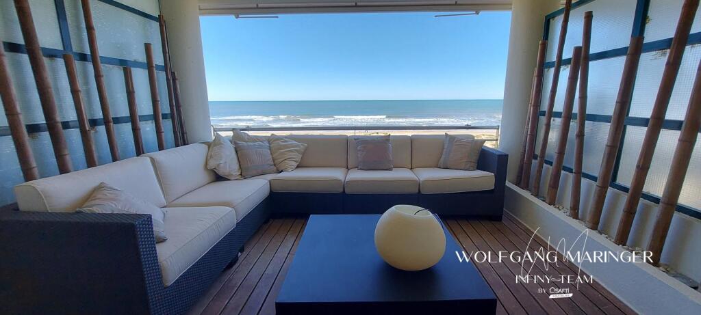 Imagen 2 de Exclusivo Dúplex de Lujo en Primera Línea de Playa – Oliva Nova