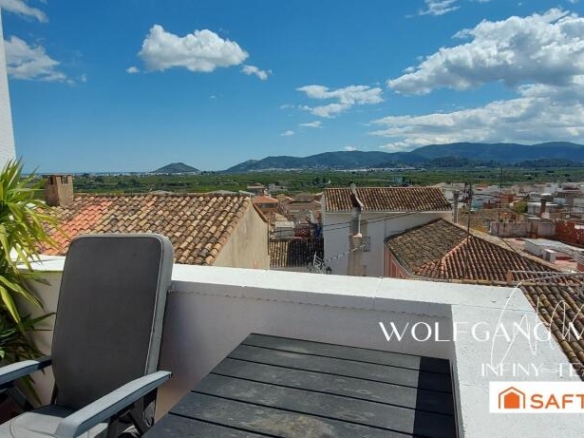 Imagen 3 de ¡Tu casa integralmente modernizada te espera en el centro histórico de Palma de Gandía!