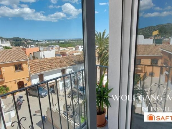 Imagen 4 de ¡Tu casa integralmente modernizada te espera en el centro histórico de Palma de Gandía!