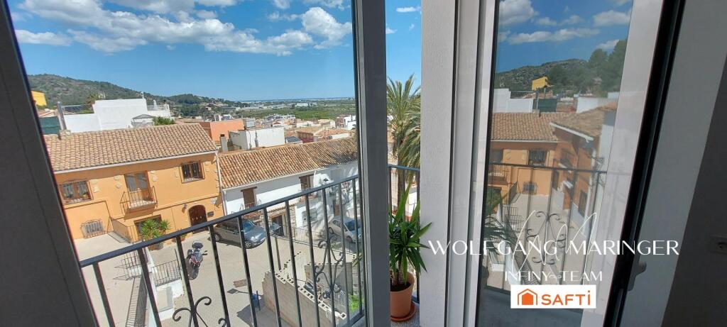 Imagen 4 de ¡Tu casa integralmente modernizada te espera en el centro histórico de Palma de Gandía!