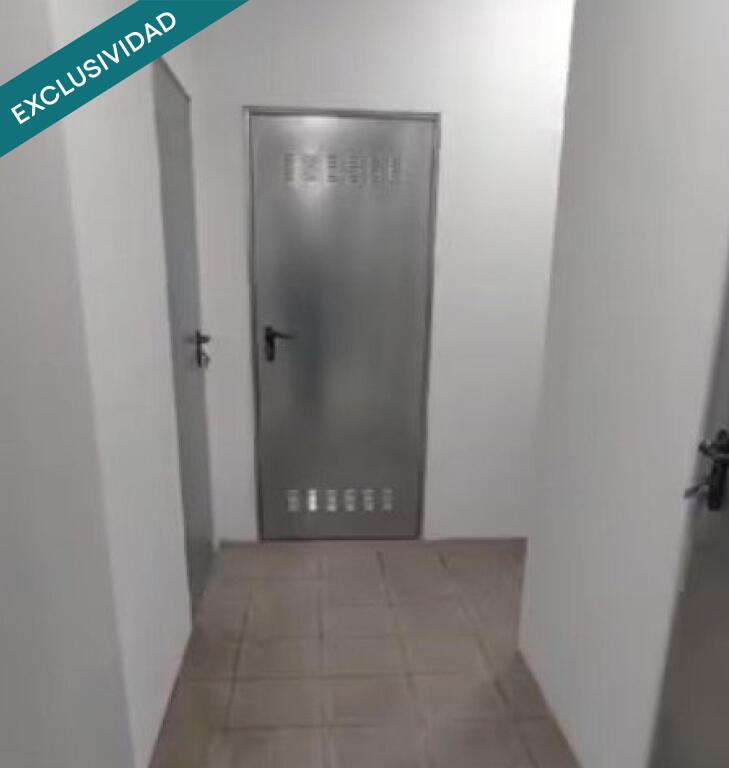 Imagen 3 de Conjunto de 6 plazas de aparcamiento y 6 trasteros.