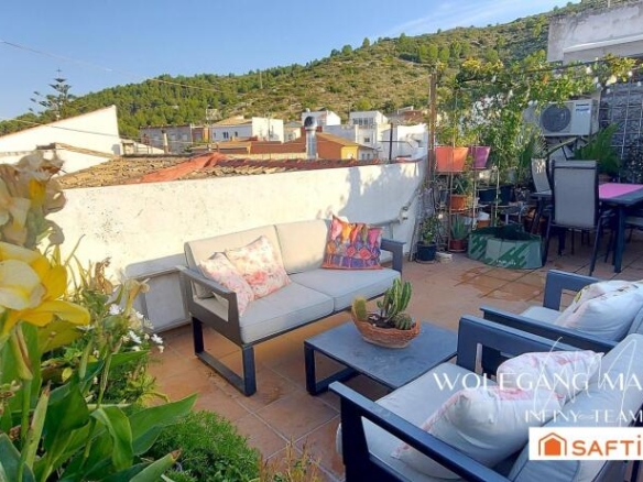 Imagen 2 de Casa familiar histórica modernizada en el corazón de Pedreguer