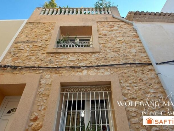 Imagen 1 de Casa familiar histórica modernizada en el corazón de Pedreguer