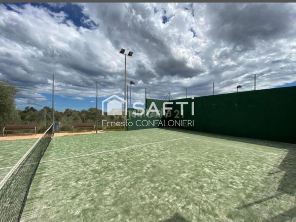Imagen 2 de Hermoso piso esquinero con vistas al mar y con licencia turística en urbanización Panorámica Golf.