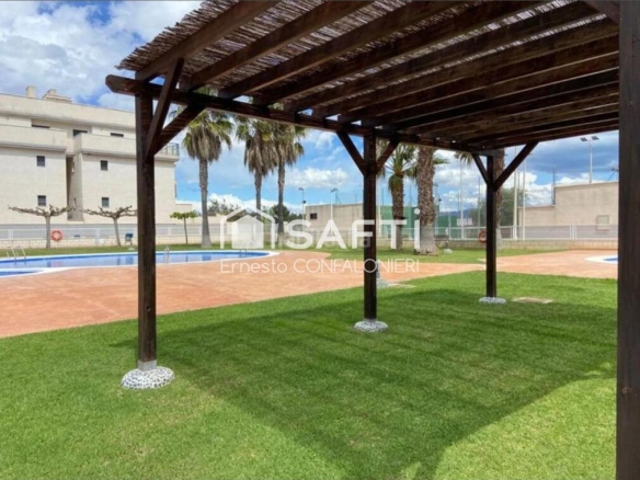 Imagen 4 de Hermoso piso esquinero con vistas al mar y con licencia turística en urbanización Panorámica Golf.