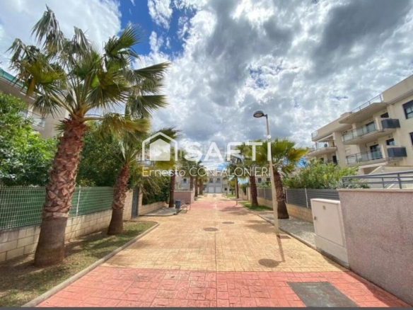 Imagen 1 de Hermoso piso esquinero con vistas al mar y con licencia turística en urbanización Panorámica Golf.