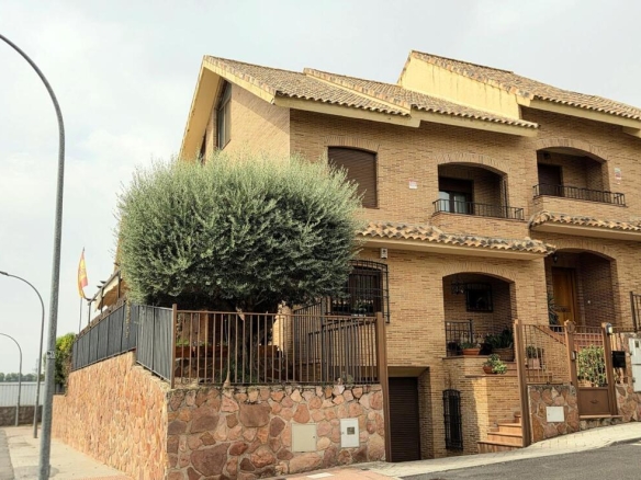 Imagen 2 de CHALET EN URBANIZACIÓN ITÁLICA