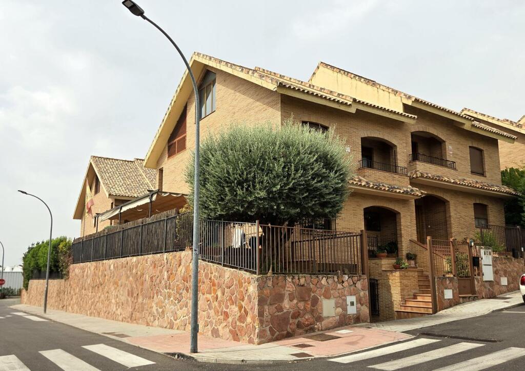 Imagen 3 de CHALET EN URBANIZACIÓN ITÁLICA