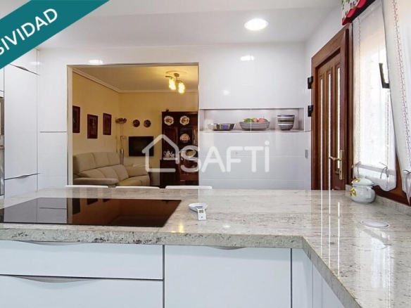 Imagen 4 de ? Espectacular casa reformada con garaje industrial y jardín privado