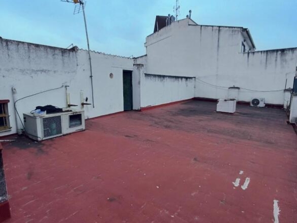 Imagen 2 de Casa de 1.063 metros junto a puerta palmas. Gran ubicación.