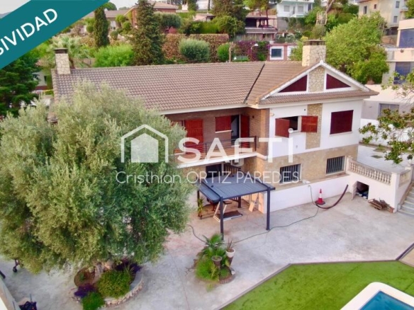 Imagen 2 de Chalet exclusivo en Tiana con piscina privada.