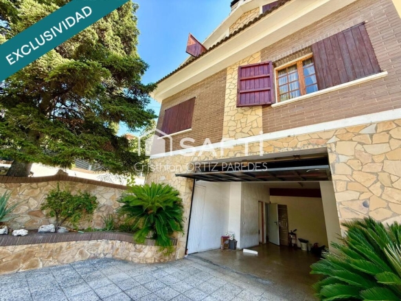 Imagen 3 de Chalet exclusivo en Tiana con piscina privada.