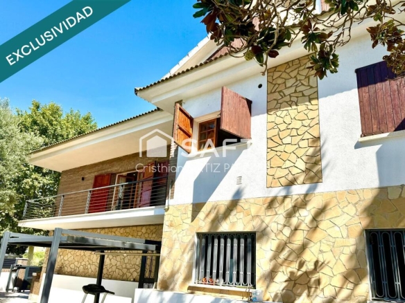 Imagen 4 de Chalet exclusivo en Tiana con piscina privada.