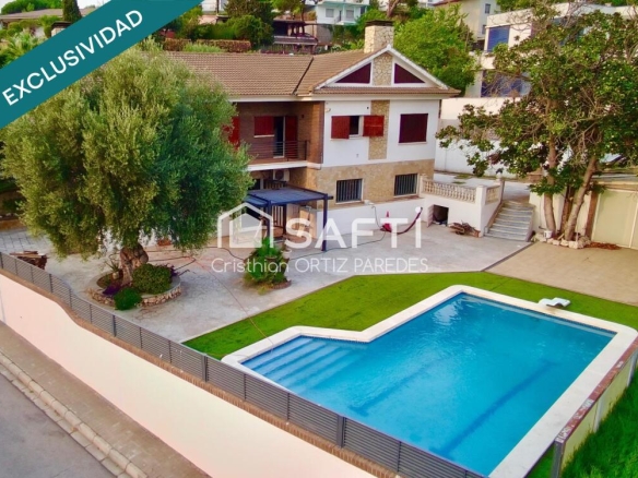 Imagen 1 de Chalet exclusivo en Tiana con piscina privada.