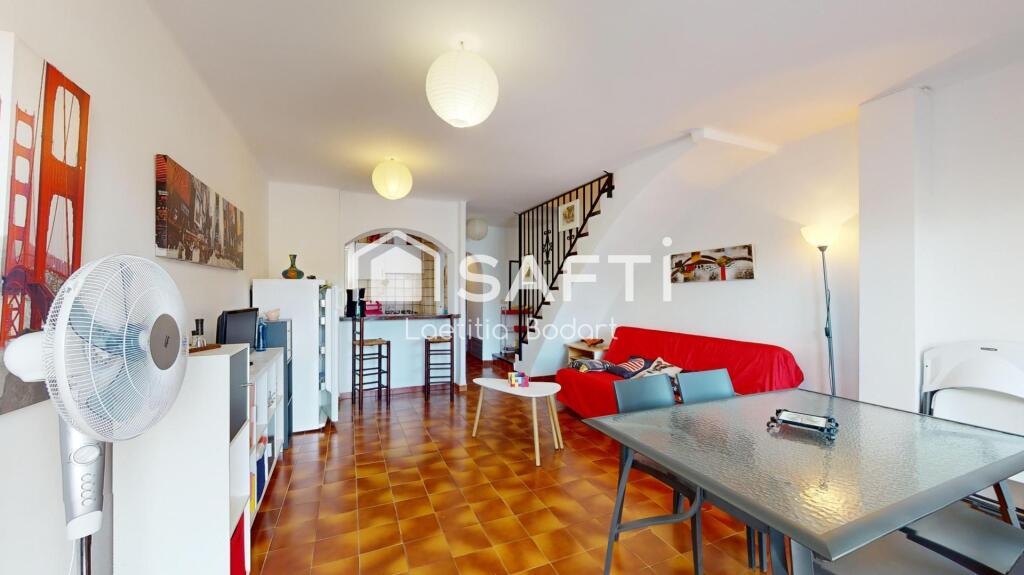 Imagen 3 de Encantadora casa adosada con 2 dormitorios y amplia terraza – Ubicada en una zona privilegiada de Empuriabrava