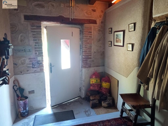 Imagen 4 de Casa de pueblo junto a la iglesia