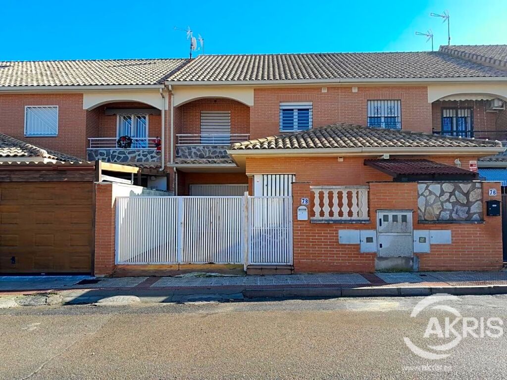 Imagen 2 de CHALET ADOSADO EN YUNCOS EN ZONA RESIDENCIAL