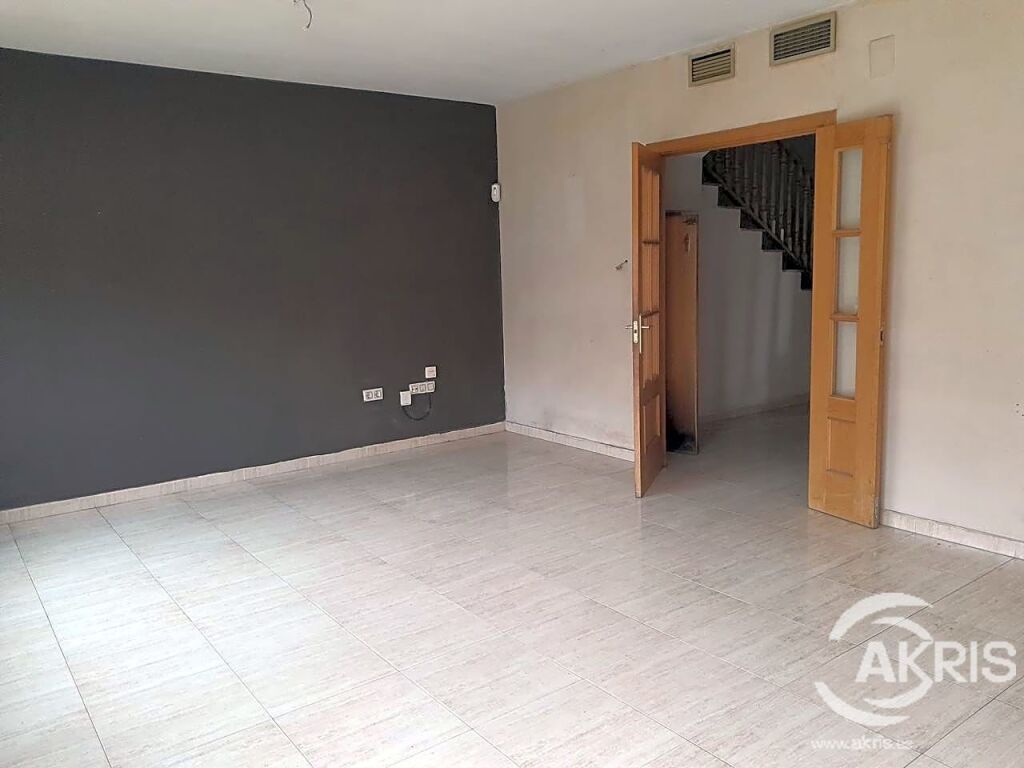Imagen 4 de CHALET ADOSADO EN YUNCOS EN ZONA RESIDENCIAL