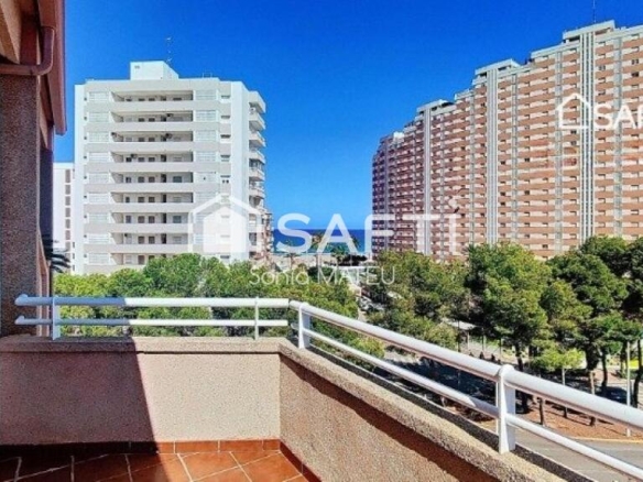 Imagen 2 de ¡Impresionante Ático Dúplex con Vistas al Mar y la Montaña!