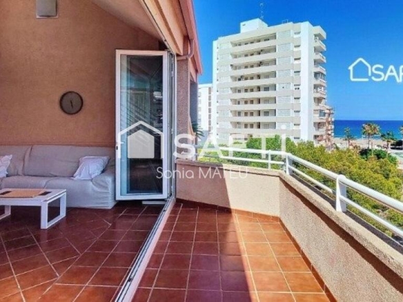 Imagen 1 de ¡Impresionante Ático Dúplex con Vistas al Mar y la Montaña!