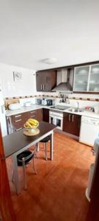Imagen 2 de EXCLUSIVO ÁTICO EN ESTEPONA CON ESPECTACULARES VISTAS AL MAR Y LA MONTAÑA