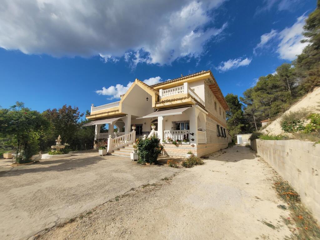 Imagen 2 de FANTASTICO CHALET EN PARAJE NATURAL DE ALCOY