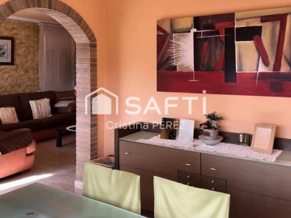 Imagen 1 de OPORTUNIDAD! Casa unifamiliar con espacio