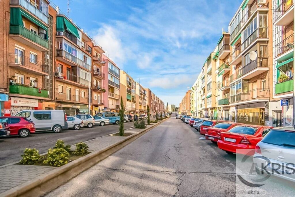 Imagen 2 de VENTA LOCAL EN BARRIO DE CARABANCHEL