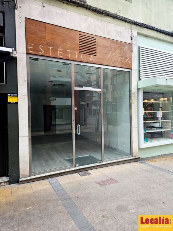 Imagen 2 de Céntrico local en alquiler en Torrelavega.