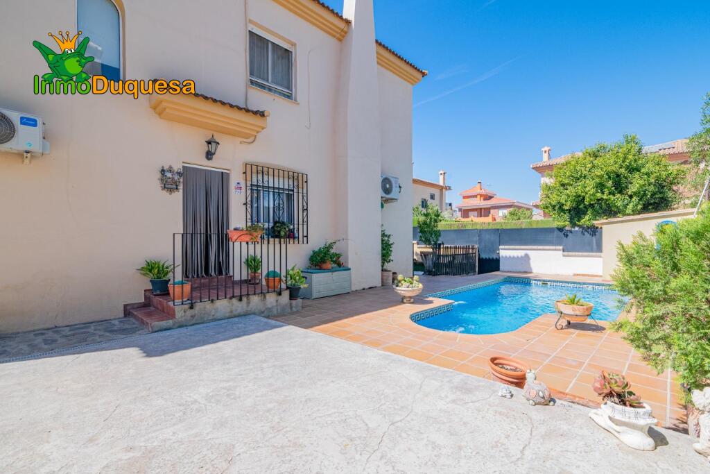 Imagen 2 de CHALET PAREADO CON PISCINA
