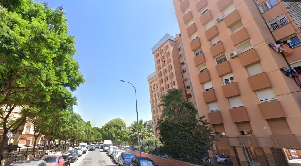 Imagen 2 de OPORTUNIDAD ÚNICA: VIVIENDA CON VISTAS ESPECTACULARES EN RECINTO CERRADO CON JARDINES Y ZONA INFANTIL ...