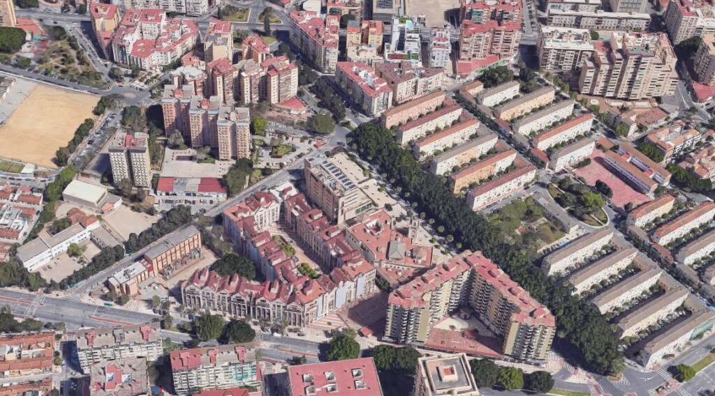 Imagen 3 de OPORTUNIDAD ÚNICA: VIVIENDA CON VISTAS ESPECTACULARES EN RECINTO CERRADO CON JARDINES Y ZONA INFANTIL ...