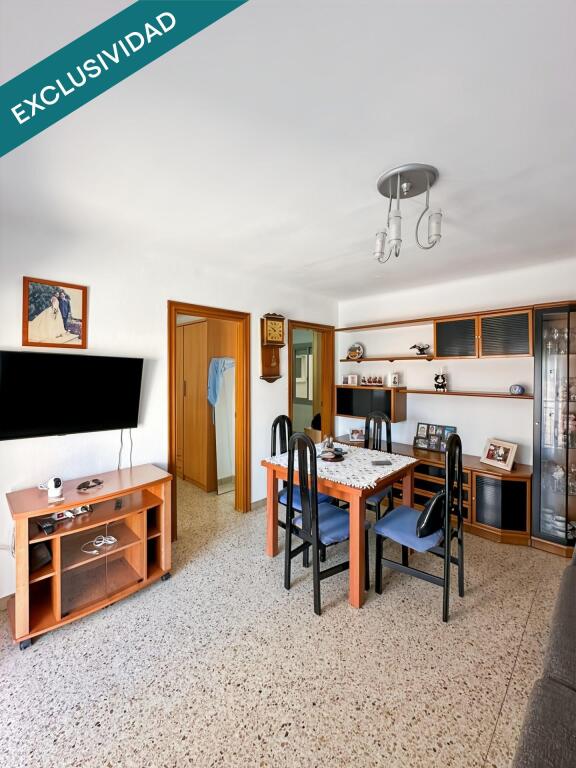 Imagen 3 de Piso con balcón y patio interior a 3 calles de la estación de tren