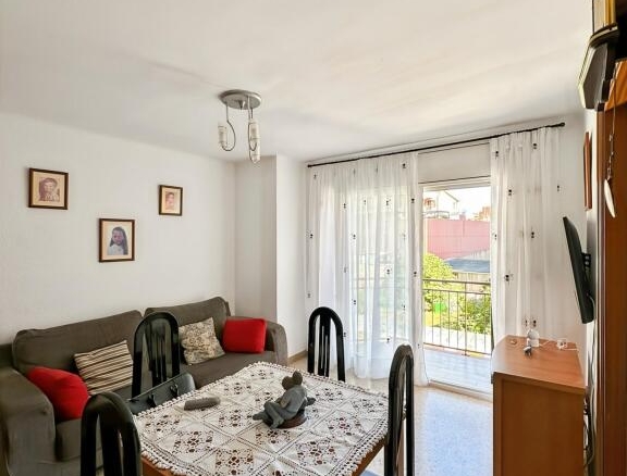 Imagen 1 de Piso con balcón y patio interior a 3 calles de la estación de tren - El Club del Propietario Imagen 1 de Piso con balcón y patio interior a 3 calles de la estación de tren