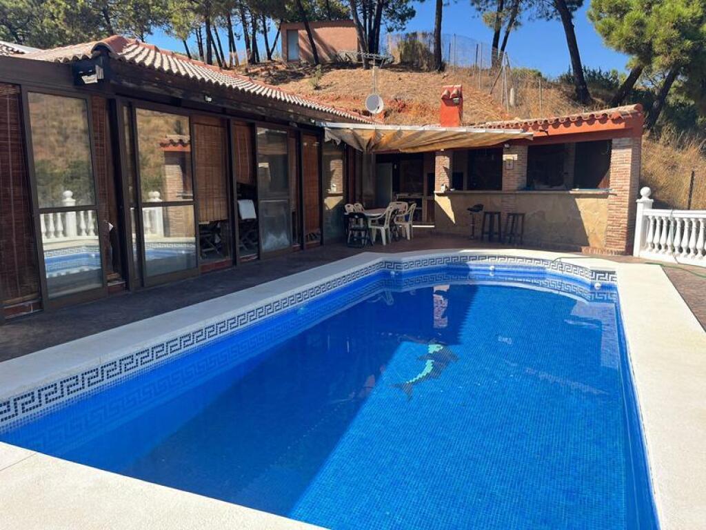 Imagen 2 de SE VENDE PARCELA RUSTICA DE 4000M2 CON UNA PRECIOSA CASA LEGALIZADA.