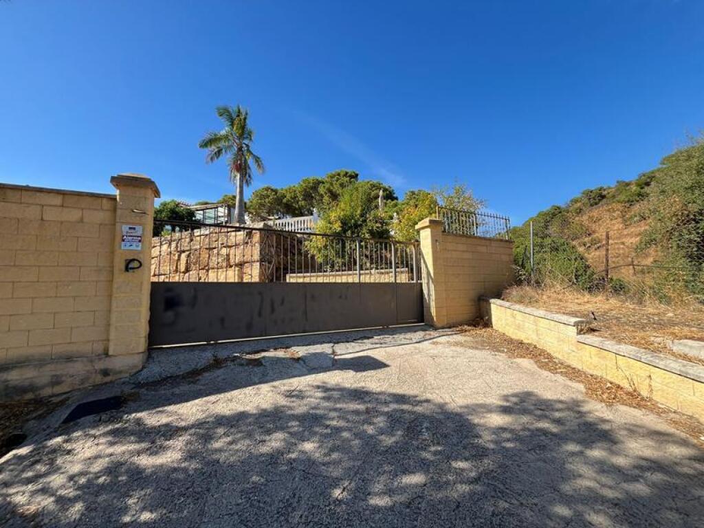 Imagen 4 de SE VENDE PARCELA RUSTICA DE 4000M2 CON UNA PRECIOSA CASA LEGALIZADA.