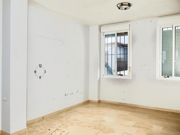 Imagen 4 de Bajo En Coria del Rio