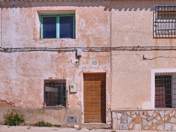 Imagen 1 de Casa con terreno y cueva en Raspay